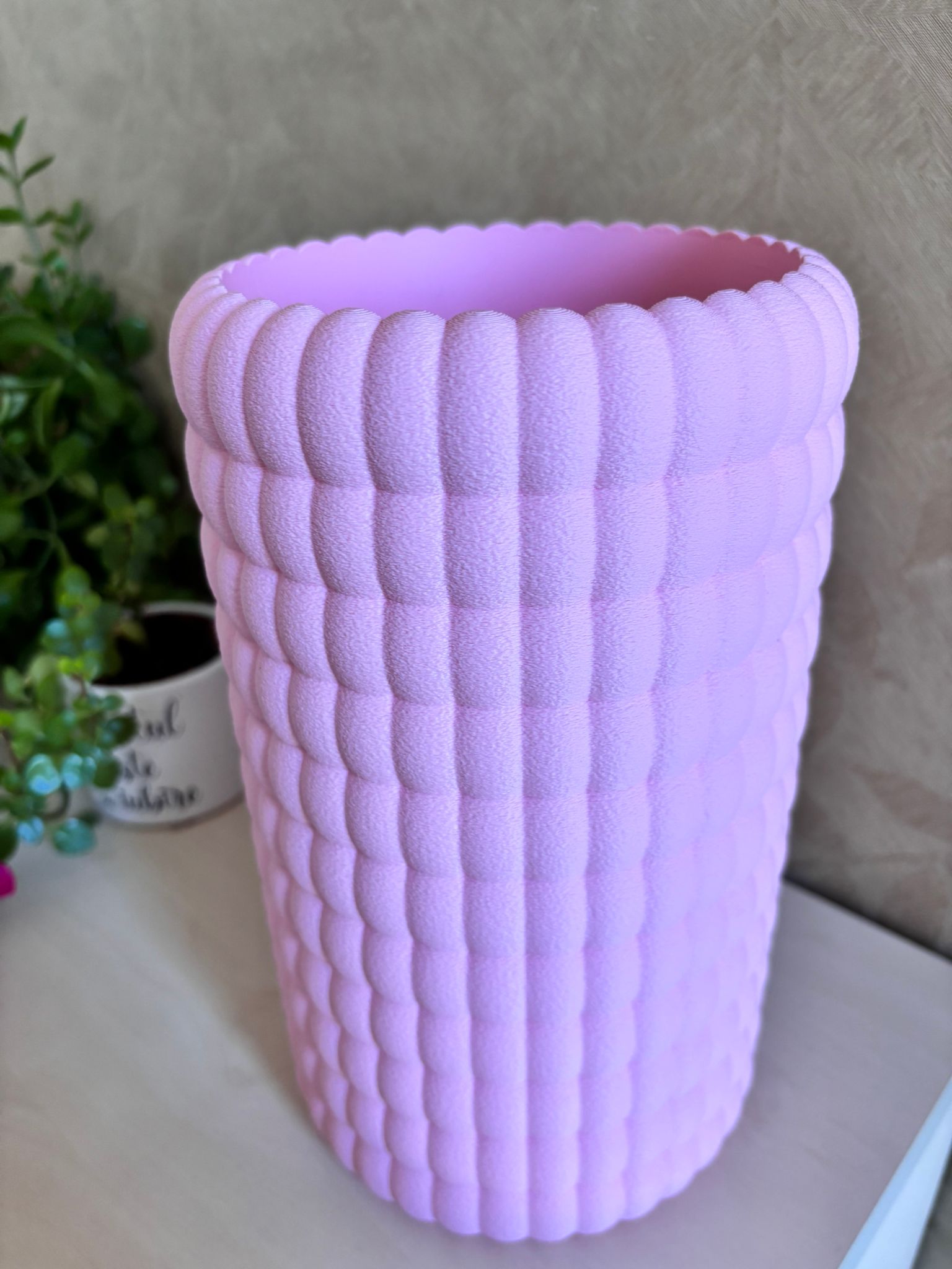 Vază Decorativă 3D Texturată – Design Geometrizat în Relief și Nuanță Pastel - imagine galerie