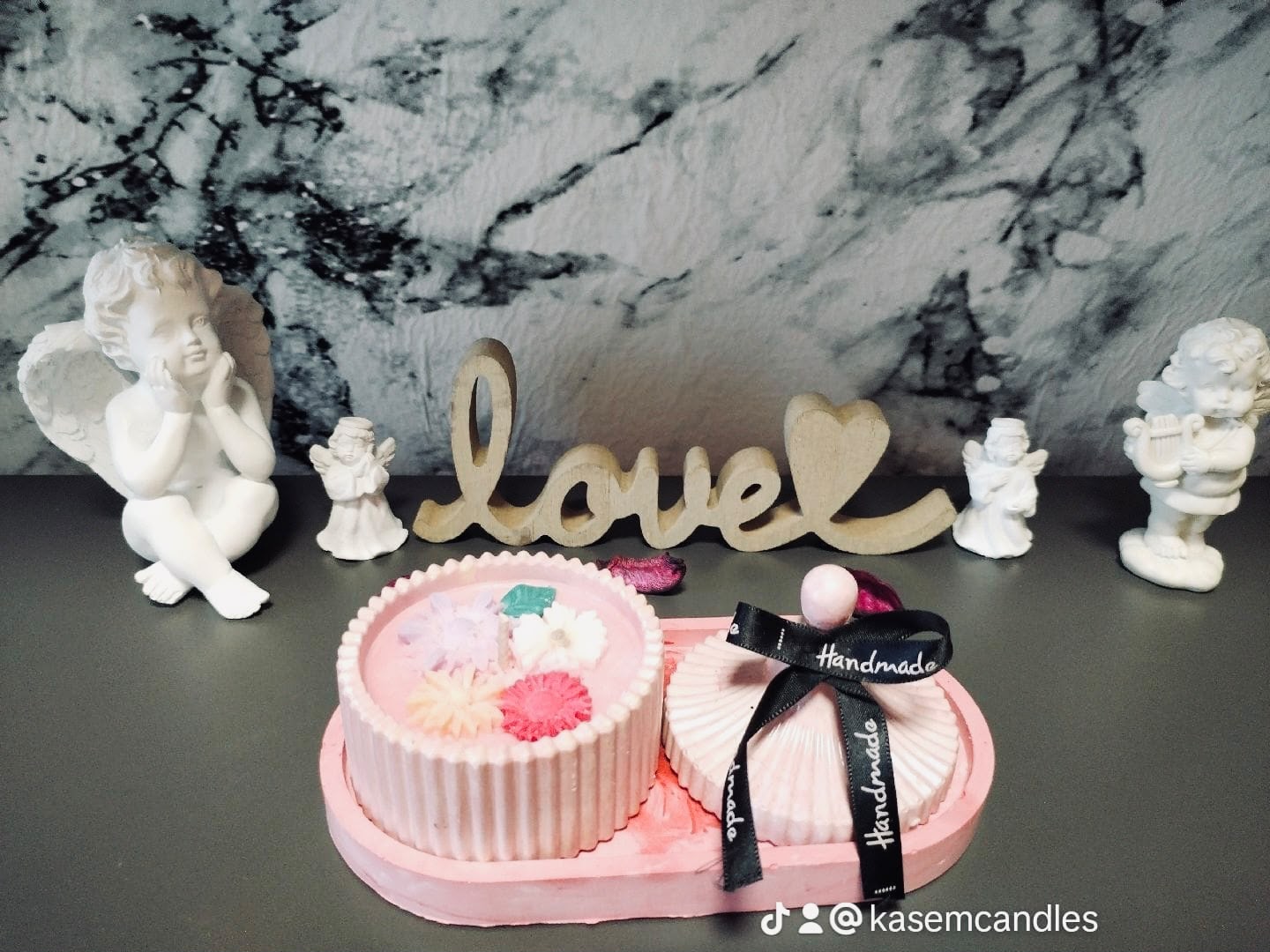 Set Cadou Roz Suport Oval cu Lumânare Florală și Cutie Bijuterii Decupată – Kasem Studio - imagine galerie
