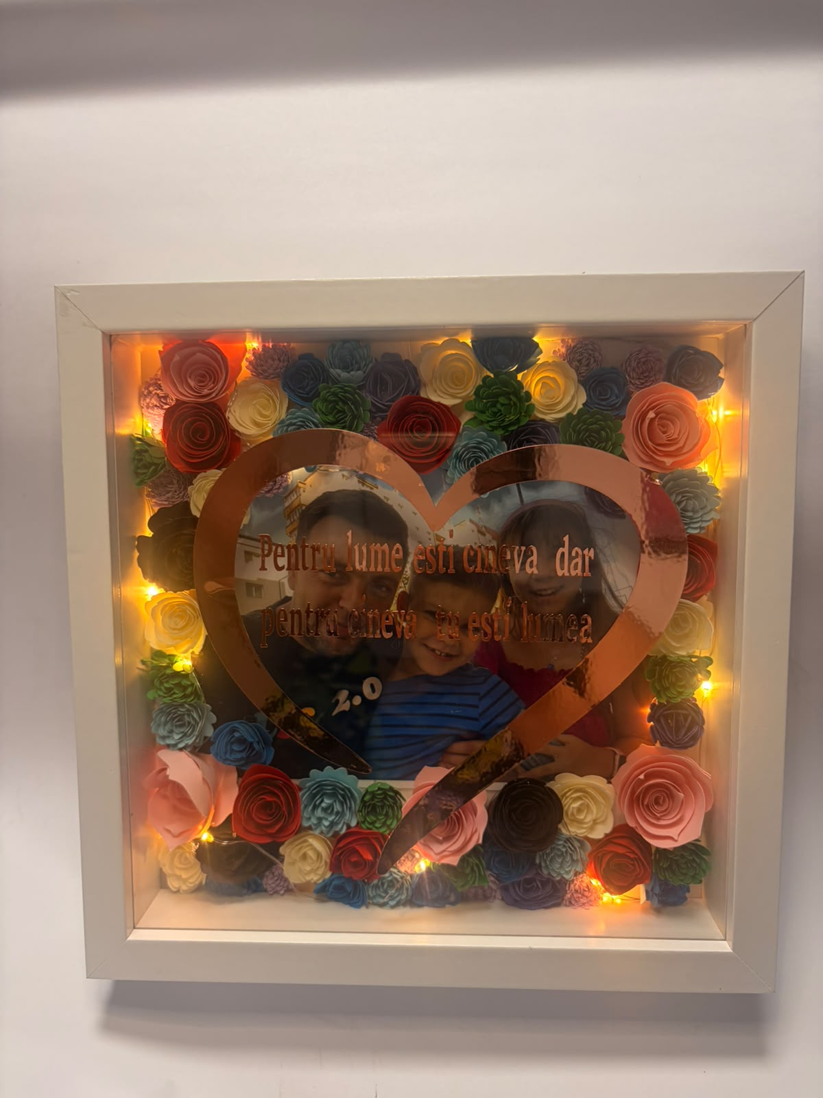 ablou 3D Personalizat cu Ramă Iluminată, Fotografie și Aranjament Floral – Kasem Studio - imagine galerie