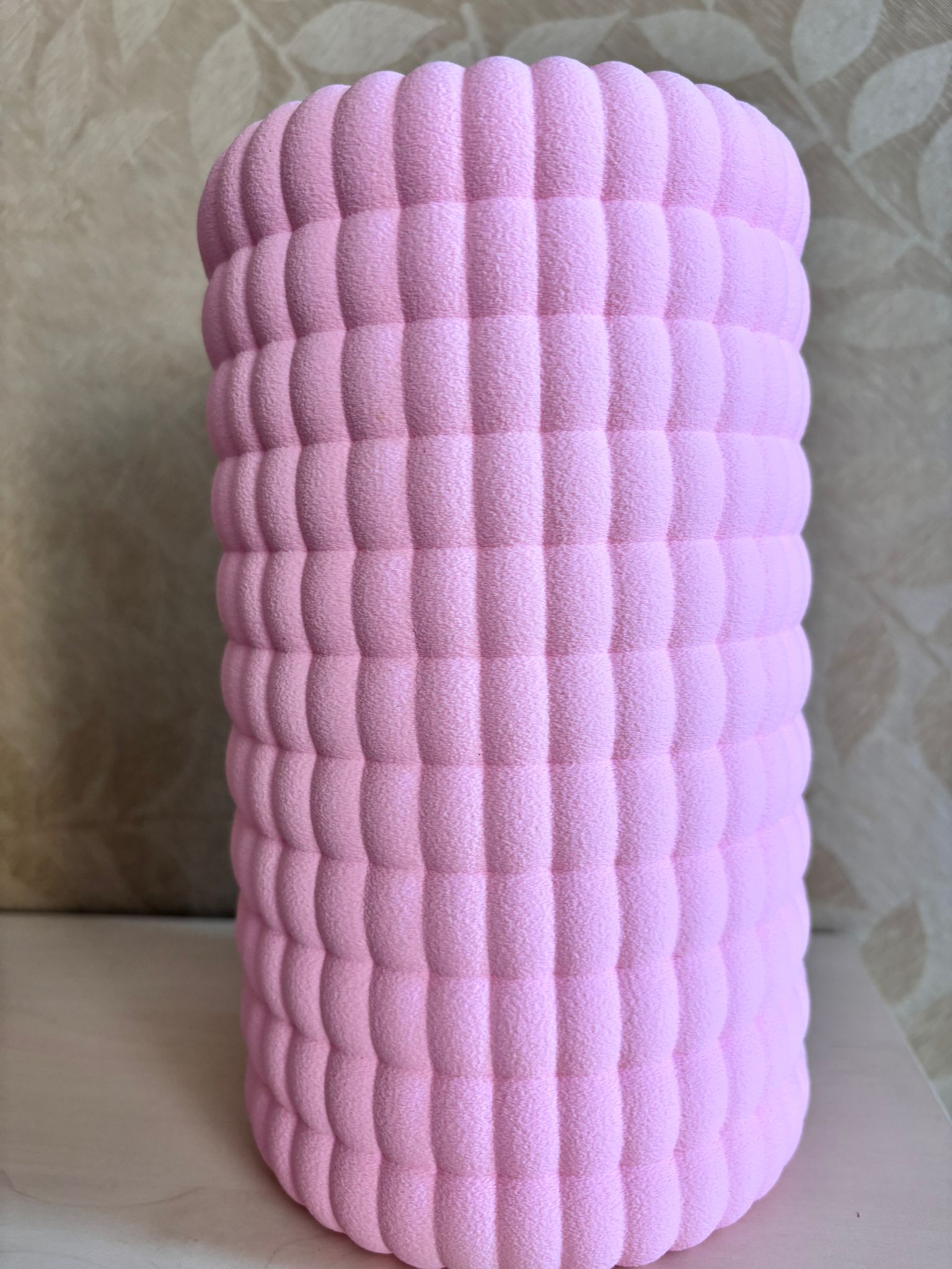 Vază Decorativă 3D Texturată – Design Geometrizat în Relief și Nuanță Pastel - imagine galerie