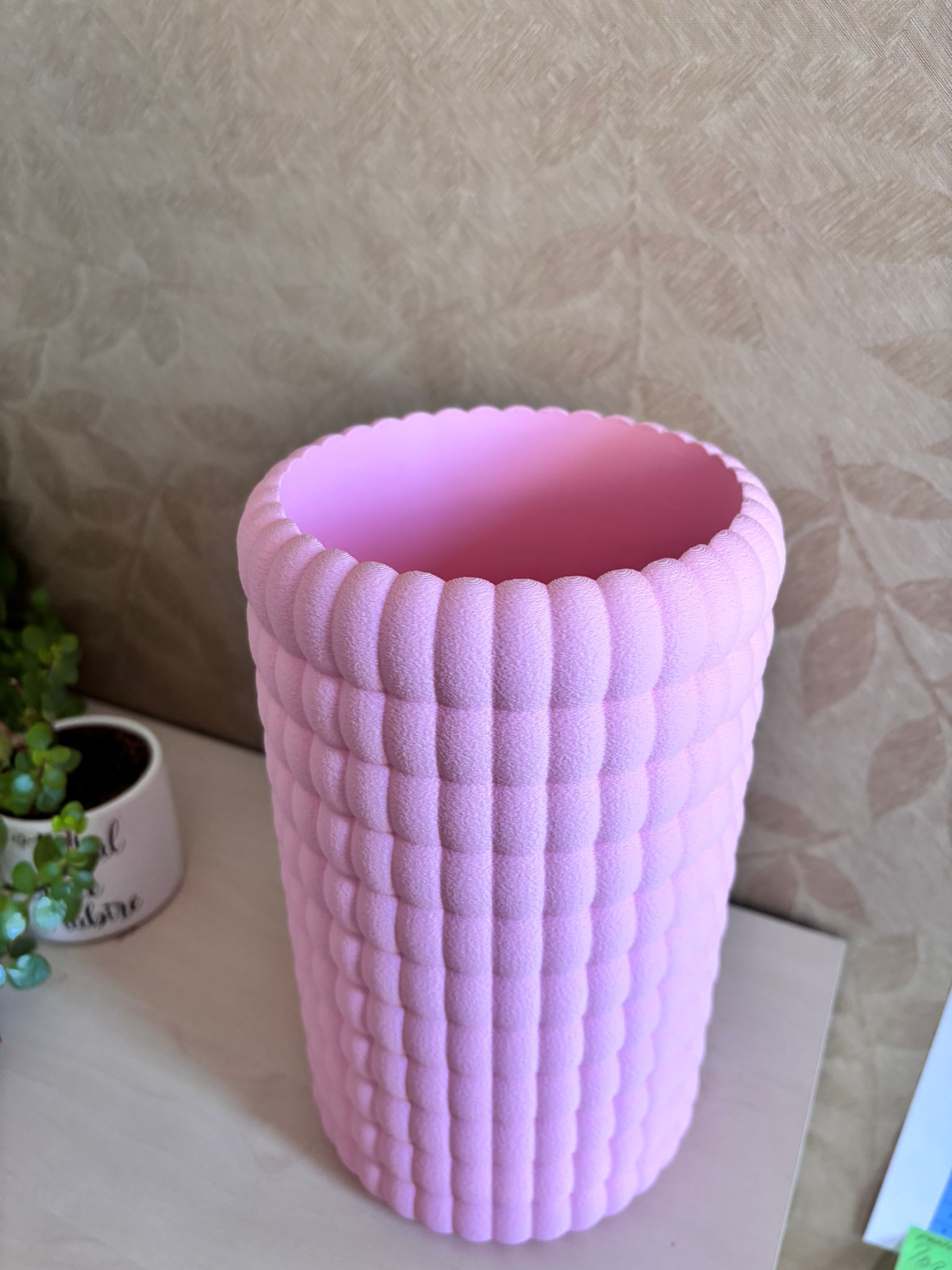 Vază Decorativă 3D Texturată – Design Geometrizat în Relief și Nuanță Pastel - imagine galerie