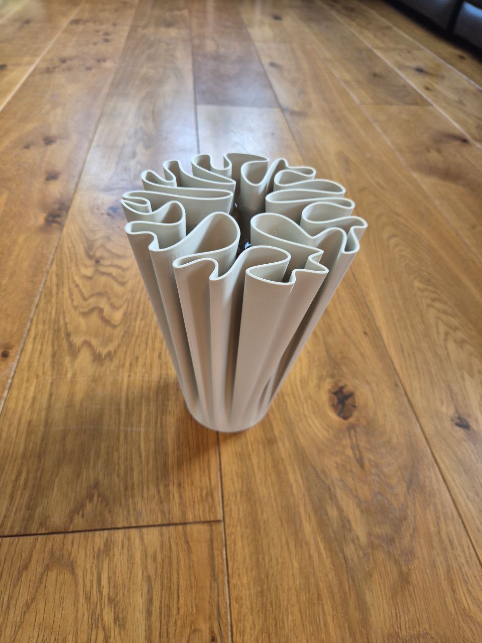 Vază decorativă 3D plisată - imagine galerie