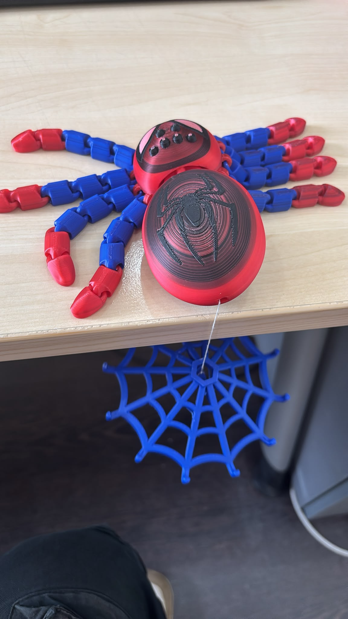 Păianjen articulat 3D cu pânză decorativă - imagine galerie