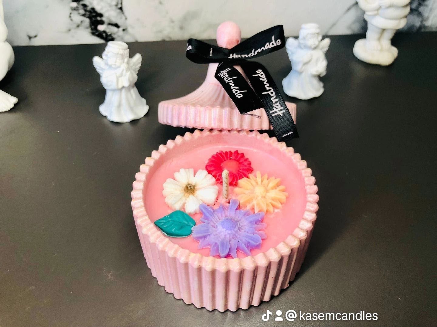 Set Cadou Roz Suport Oval cu Lumânare Florală și Cutie Bijuterii Decupată – Kasem Studio - imagine galerie