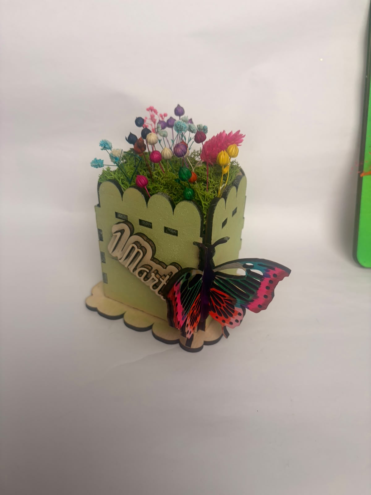 Mini-Suport / Cutiuță Decorativă Personalizată din Lemn cu Nume – 8 Martie / Cadou Colectiv – Kasem Studio - imagine galerie
