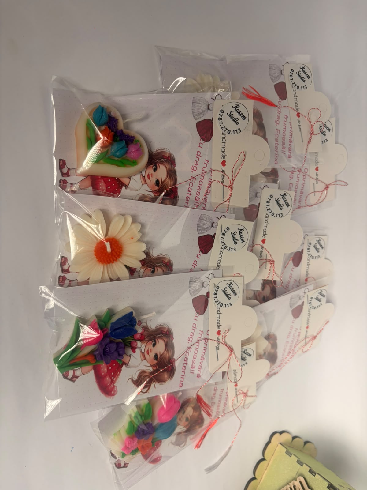 Colecție Mărțișoare și Mărturii Handmade – Lumânări Parfumate cu Design Floral și Personalizare – Kasem Studio - imagine galerie