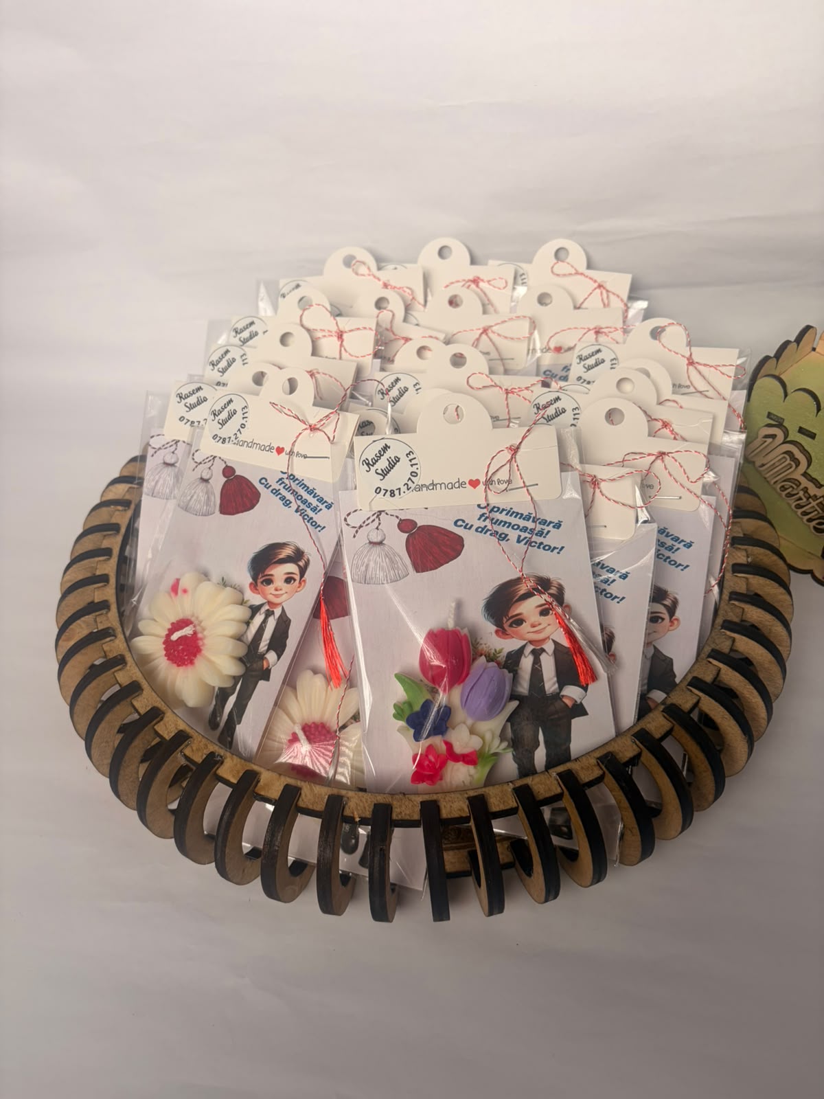 Colecție Mărțișoare și Mărturii Handmade – Lumânări Parfumate cu Design Floral și Personalizare – Kasem Studio - imagine galerie