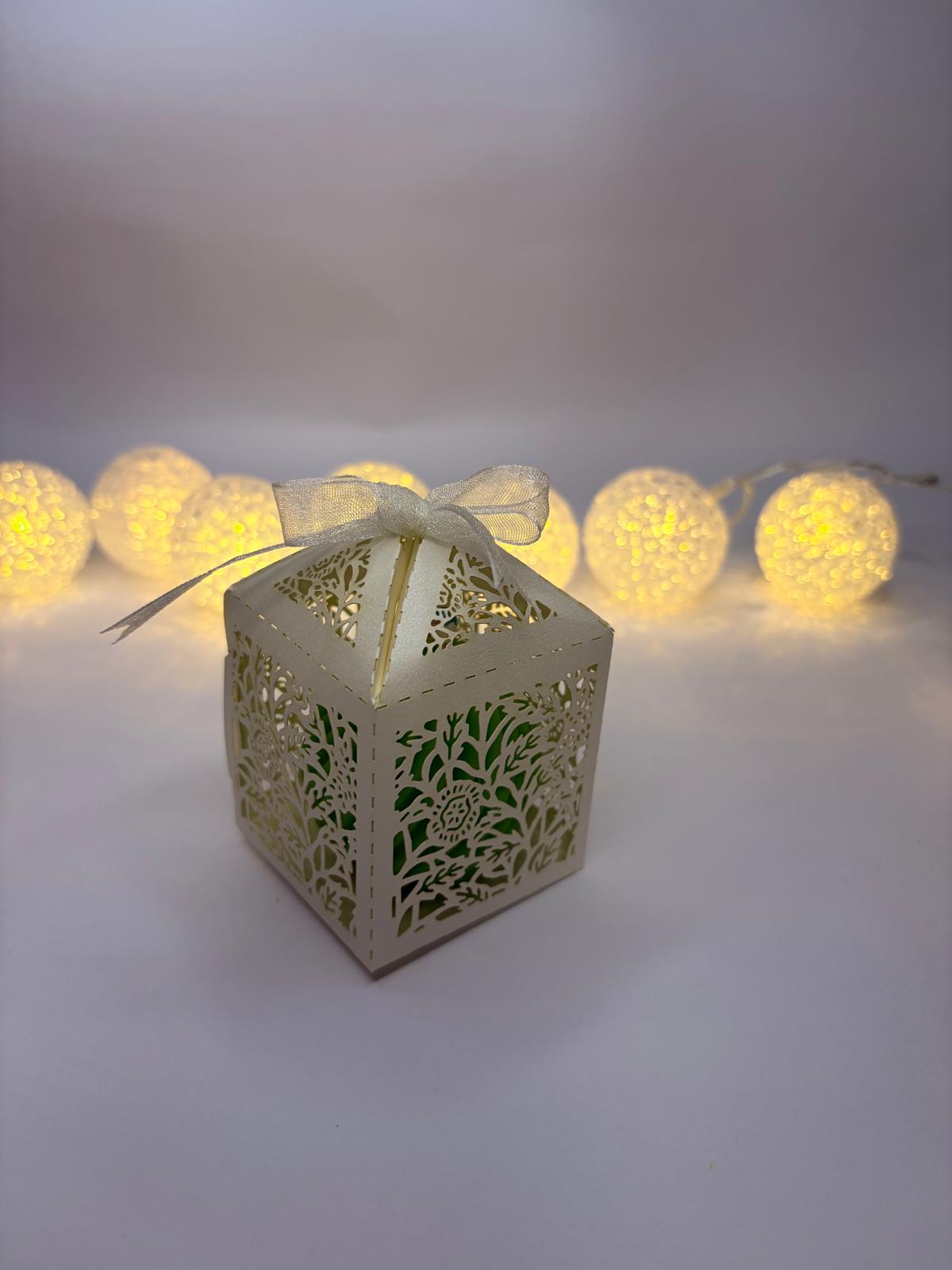Lumânare Artizanală în Formă de Căsuță de Basm / Decorațiuni de Iarnă - imagine galerie