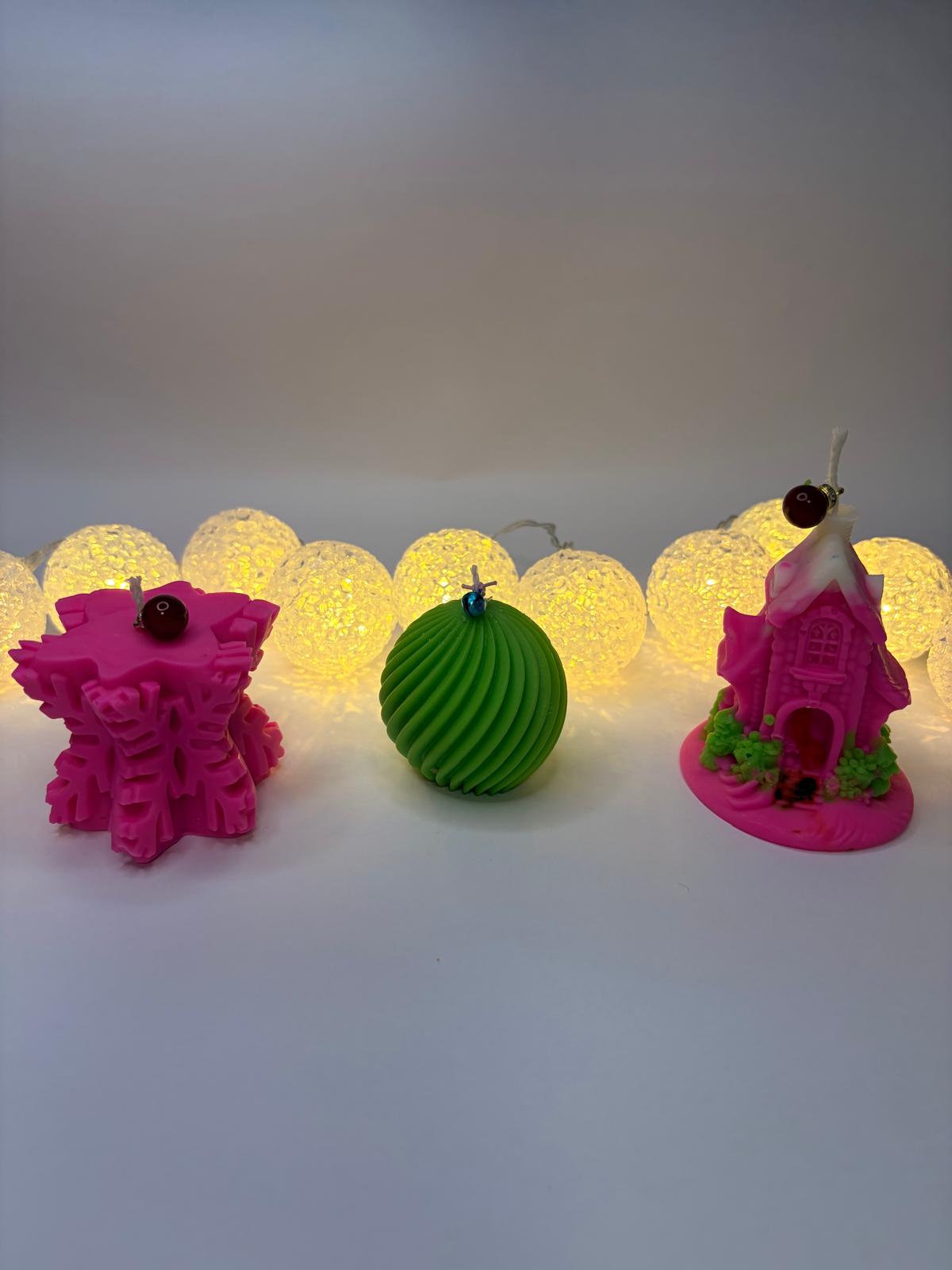 Lumânare Artizanală în Formă de Căsuță de Basm / Decorațiuni de Iarnă - imagine galerie