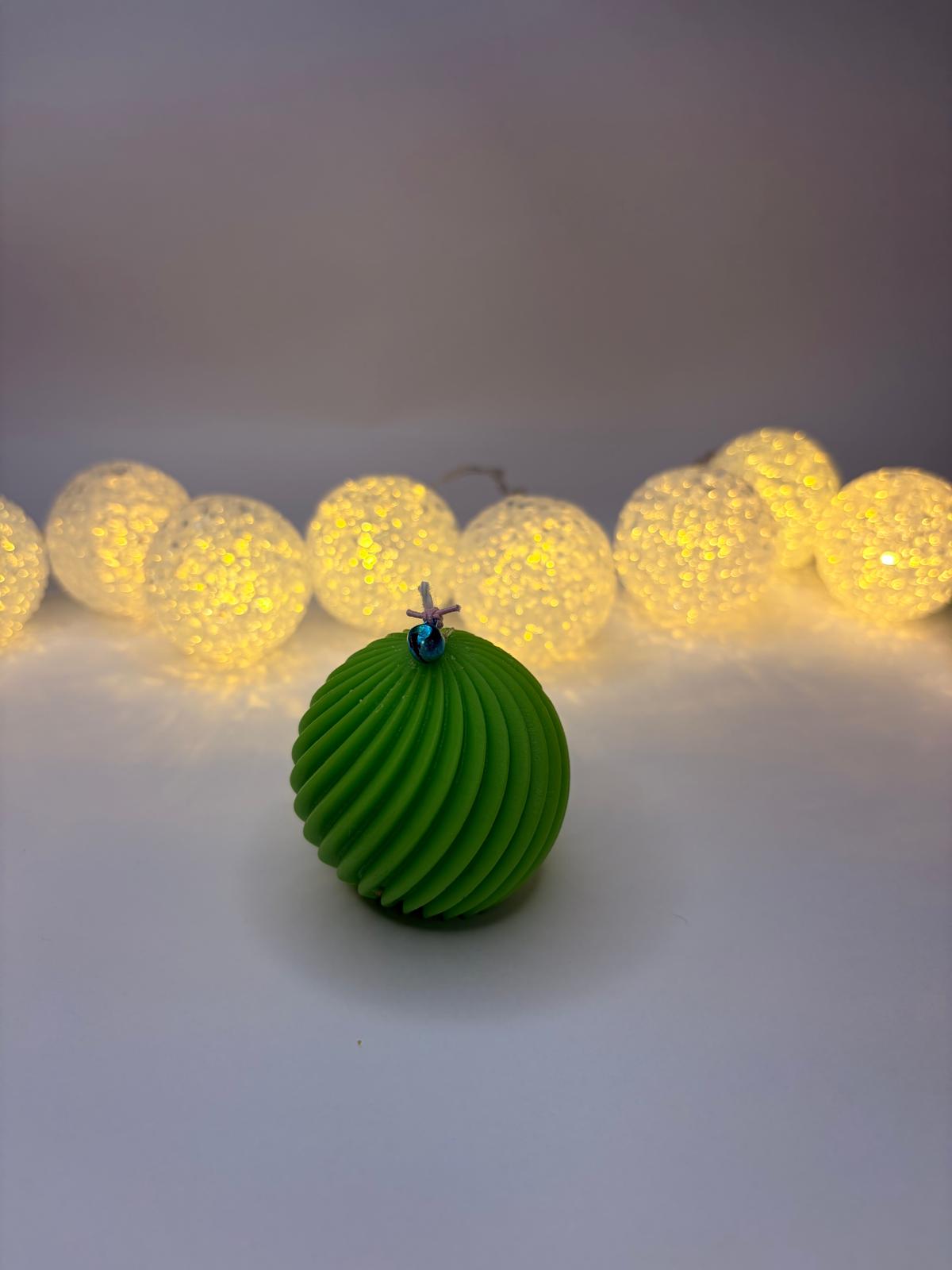 Lumânare Artizanală în Formă de Căsuță de Basm / Decorațiuni de Iarnă - imagine galerie
