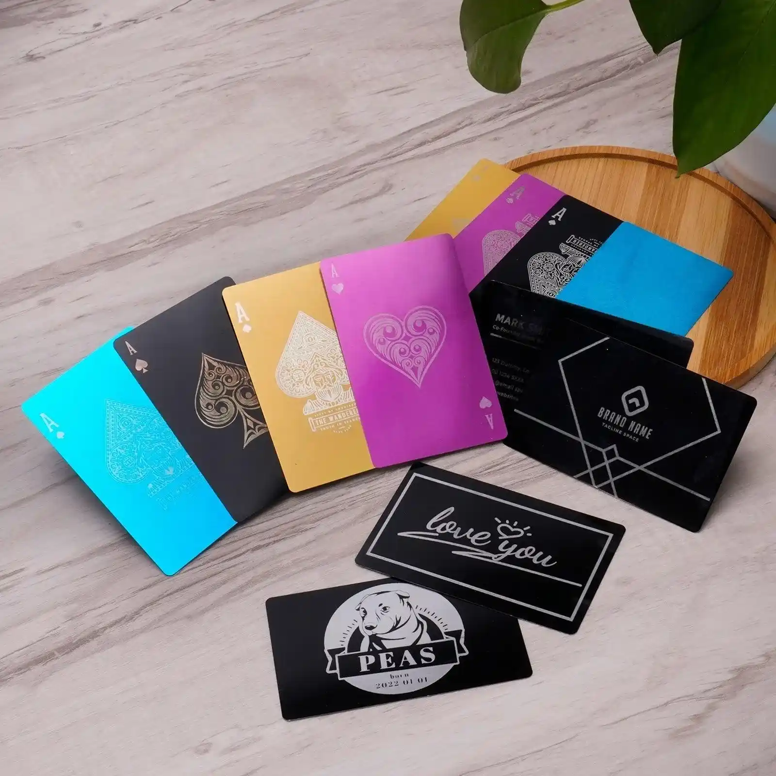Cărți de vizită premium din metal negru – Gravură laser personalizată