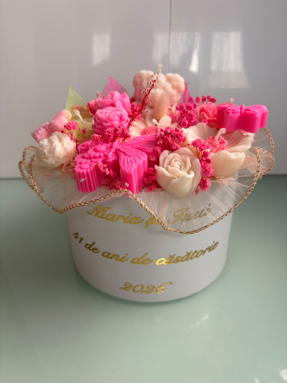 Cutie festivă personalizată cu lumânări parfumate și decorațiuni
