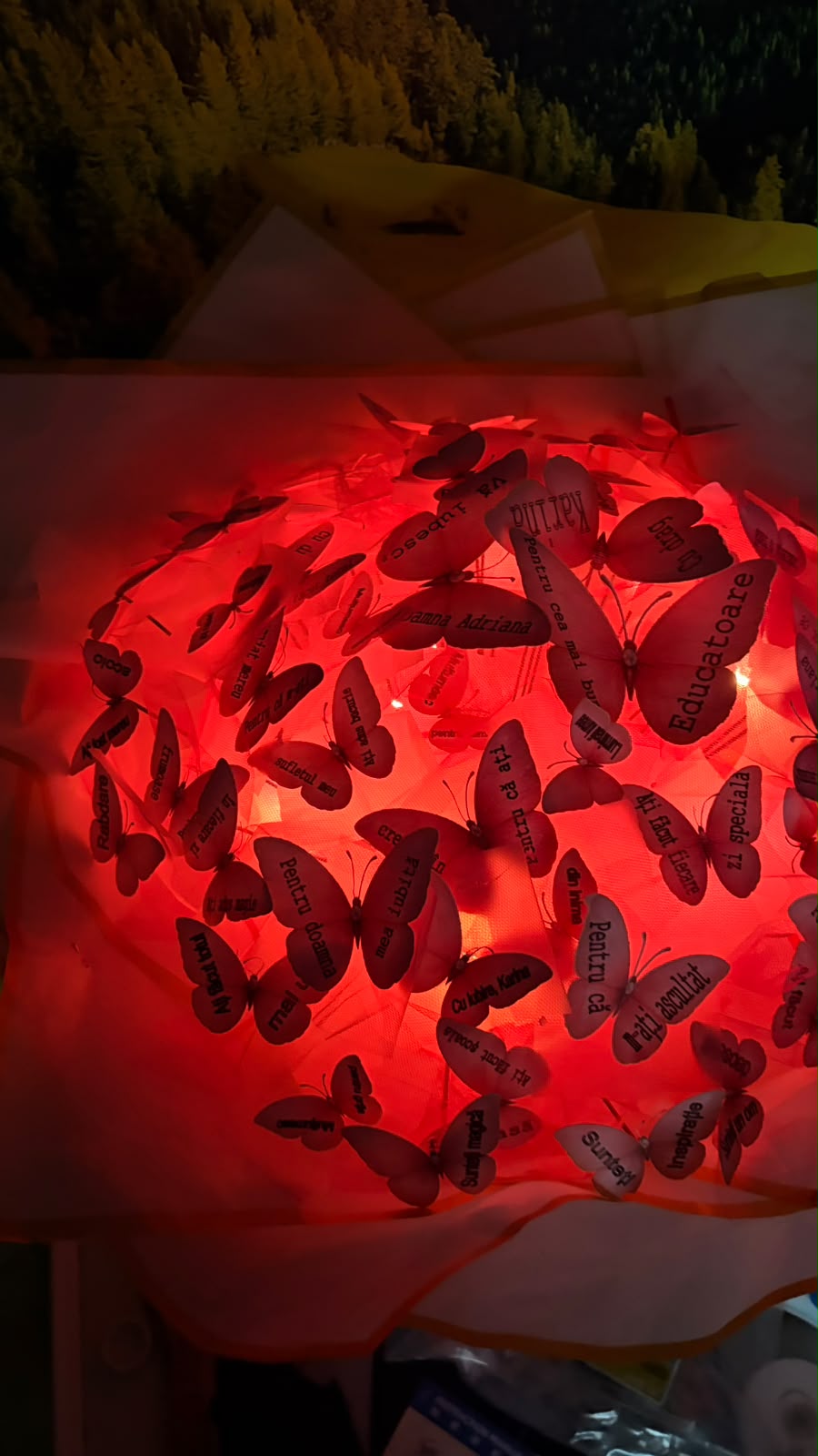 Buchet luminos decorativ cu fluturi/elemente tematice și iluminat LED