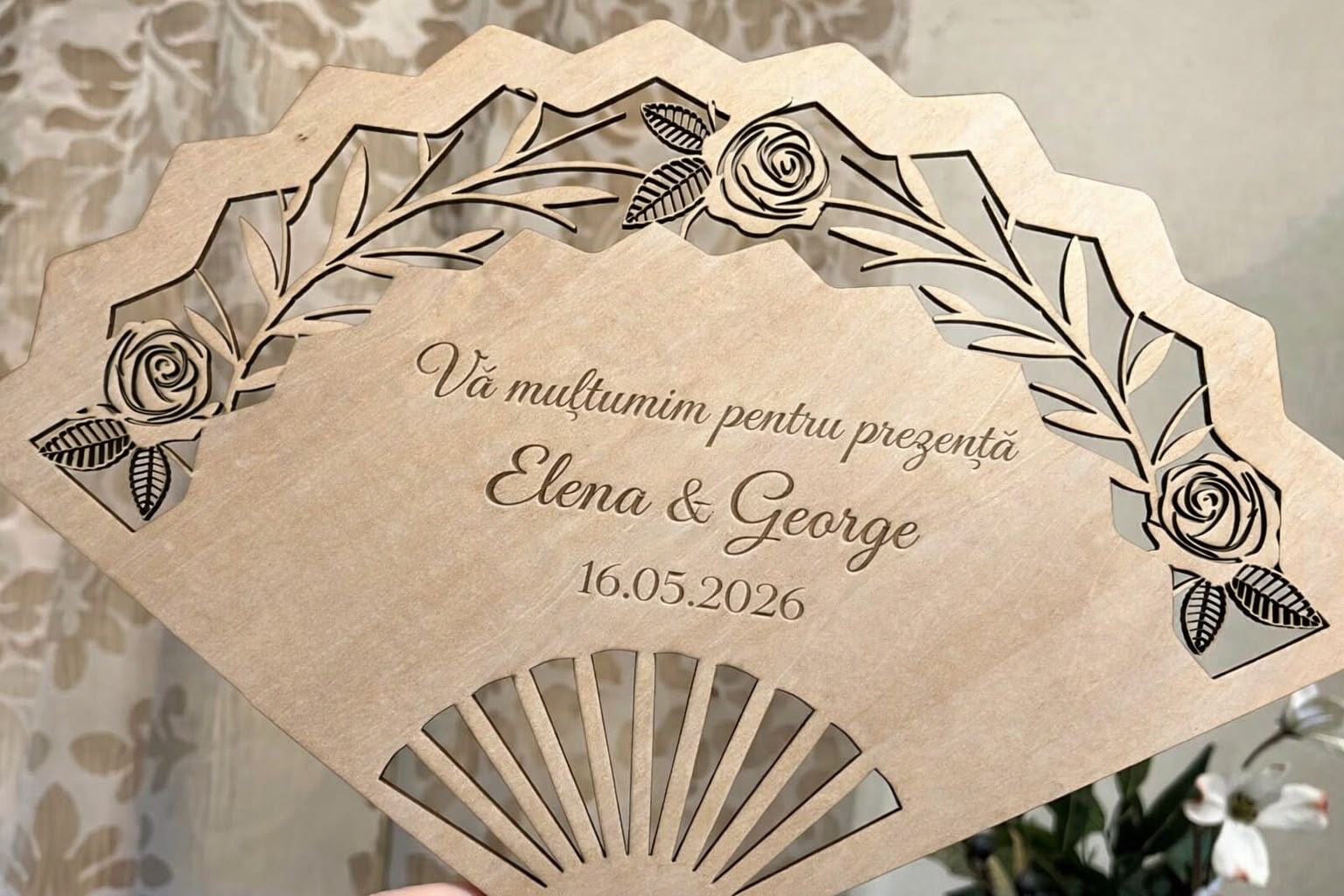 Evantaie elegante pentru nunți și evenimente – Accesorii unice realizate prin Printare 3D și Gravură Laser