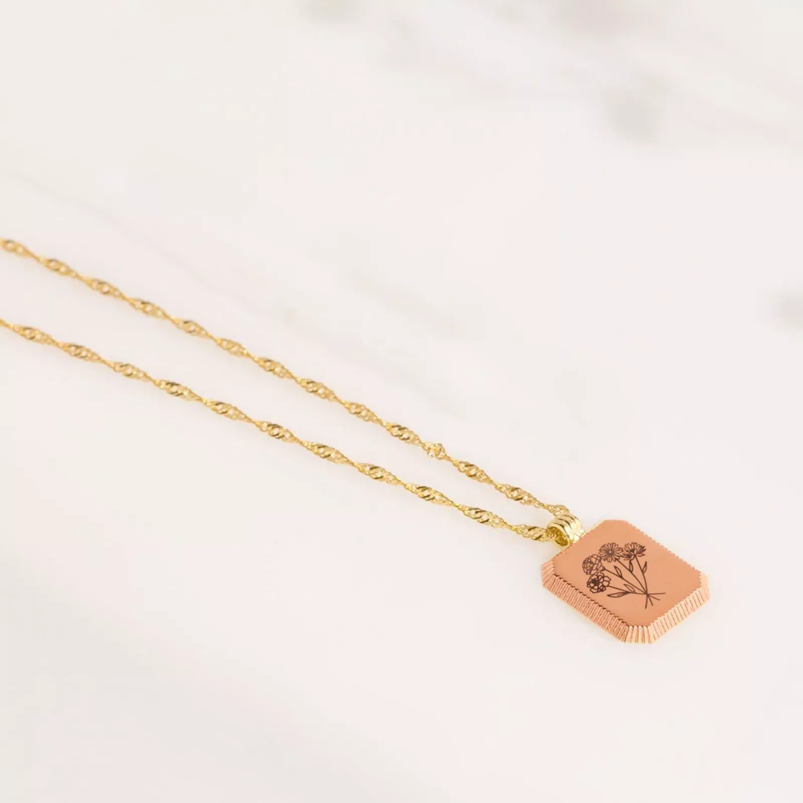 Colier personalizat dreptunghiular cu margini texturate – Gravură laser