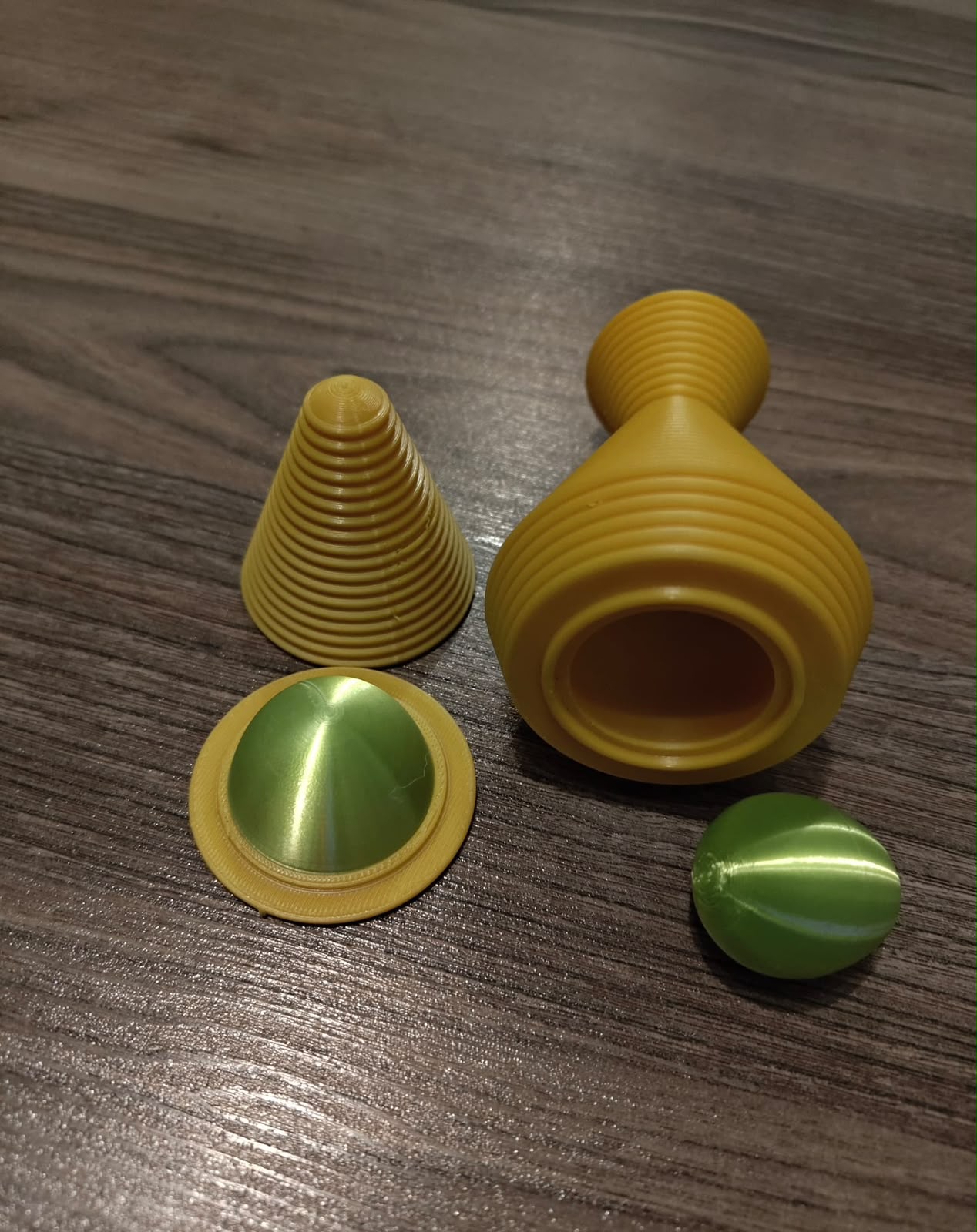 Set Magic Printat 3D cu Piesă Conică și Sferă Verde Vant – Kasem StudioSet Magic Printat 3D cu Piesă Conică și Sferă Verde Vant – Kasem Studio