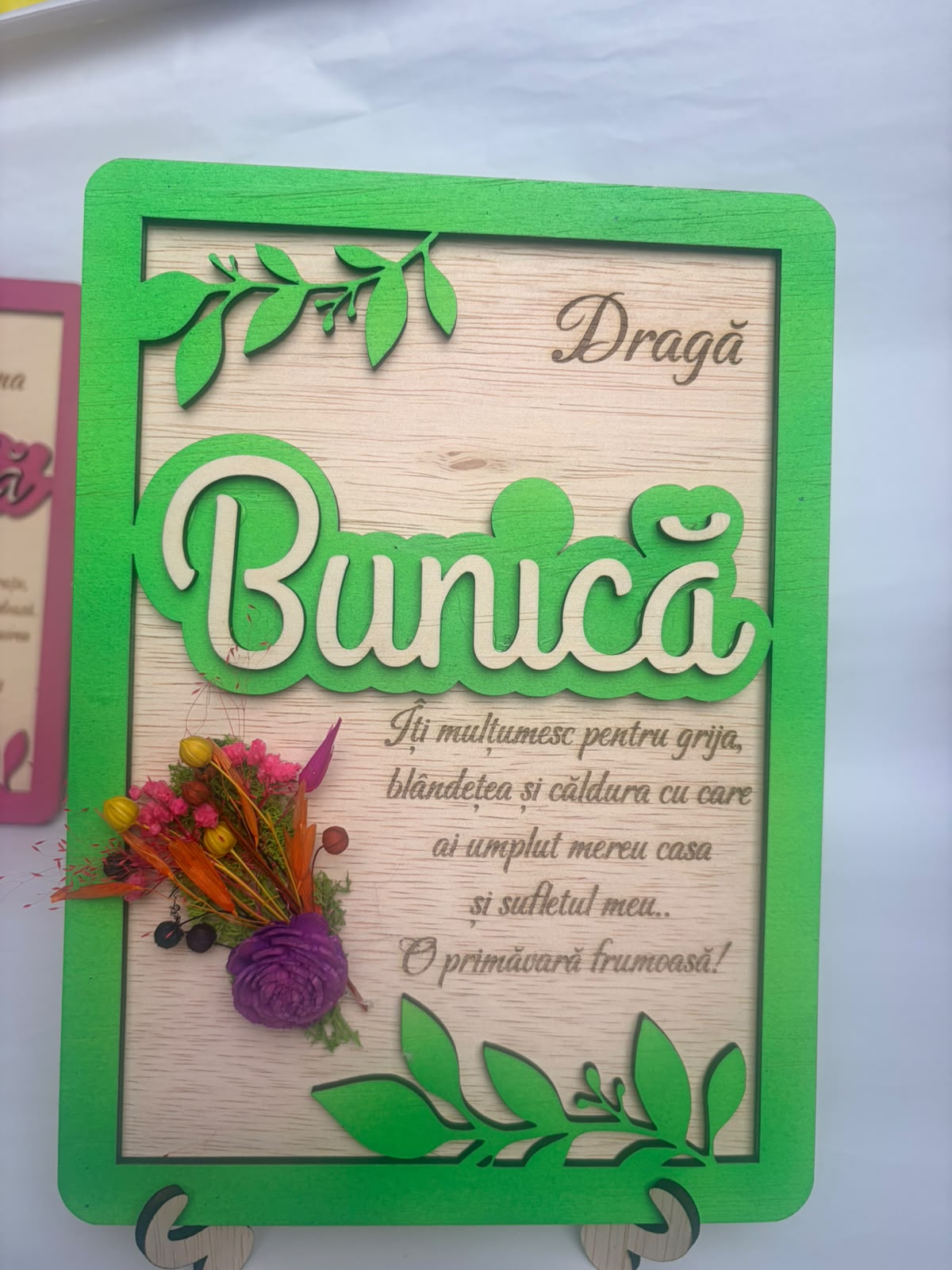 Cadouri Personalizate și Plachete Decorative cu Flori Stabilizate