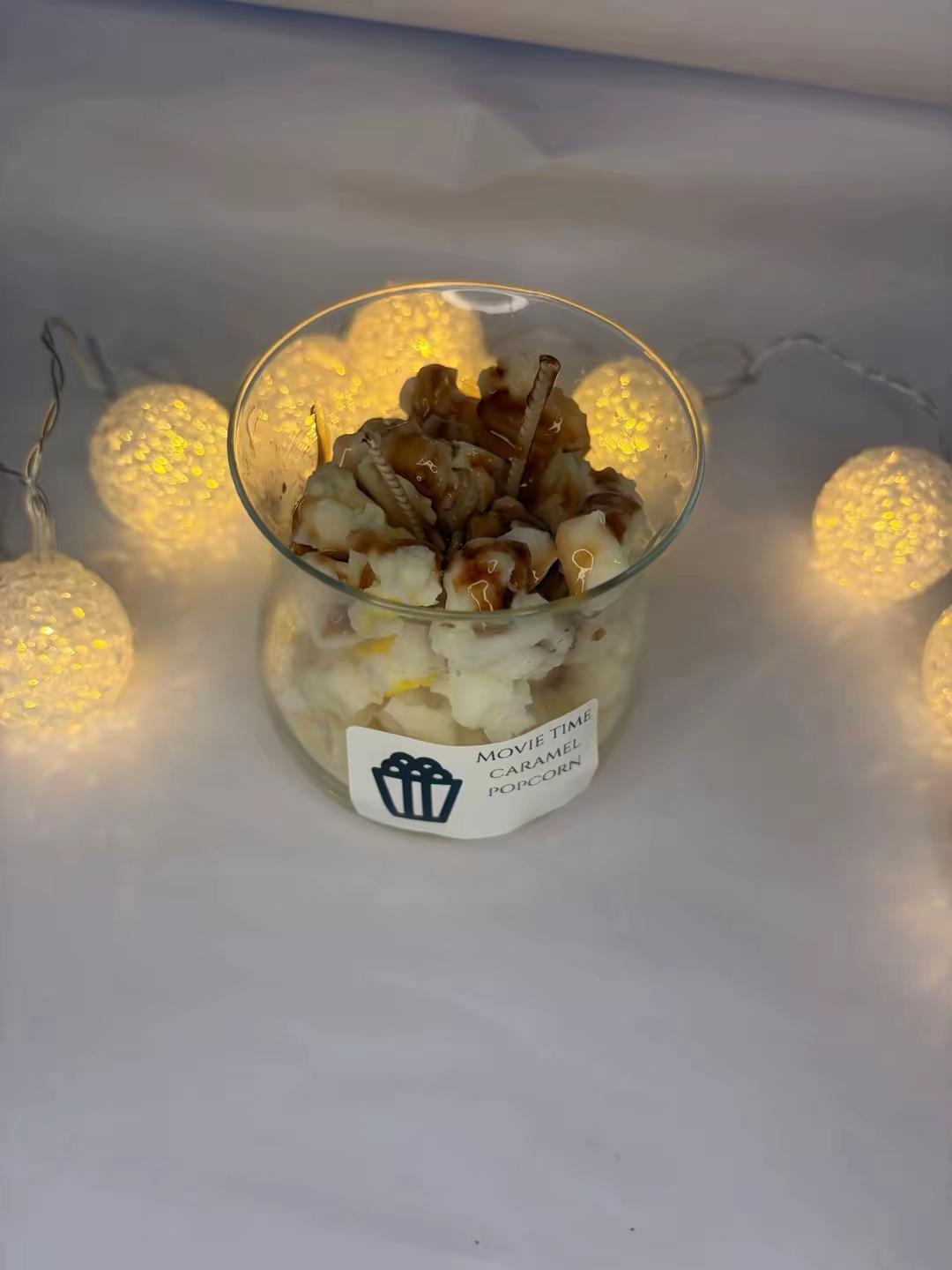 Lumânare Parfumată Handmade „Movie Time Caramel Popcorn” în Pahar de Sticlă – Kasem Studio
