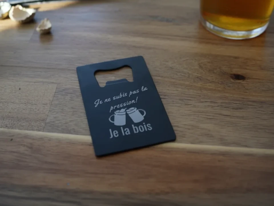 Deschizător de sticle metalic tip card – Gravură laser personalizată